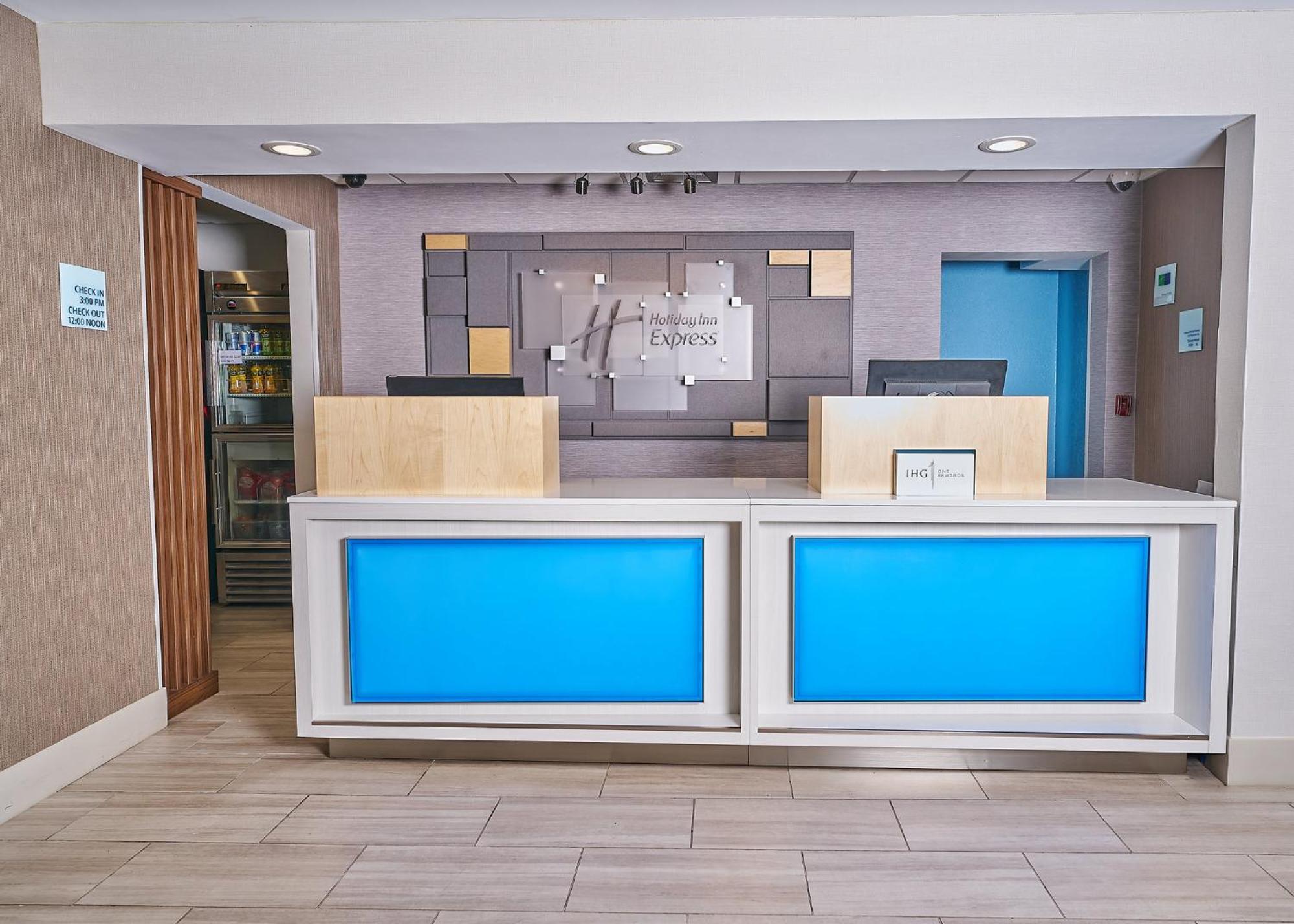 Holiday Inn Express Charleston-Civic Center By Ihg Exterior foto