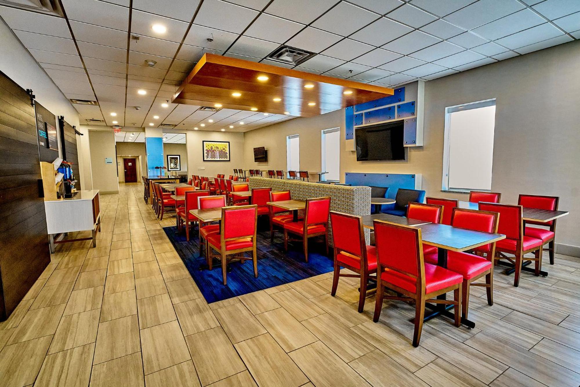 Holiday Inn Express Charleston-Civic Center By Ihg Exterior foto